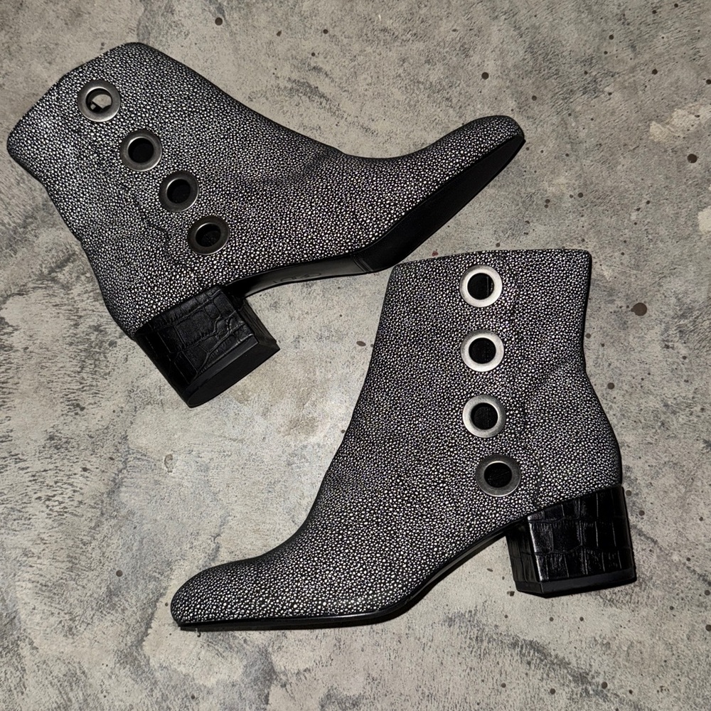 NWOT LOGO boots - Picture 1 of 4